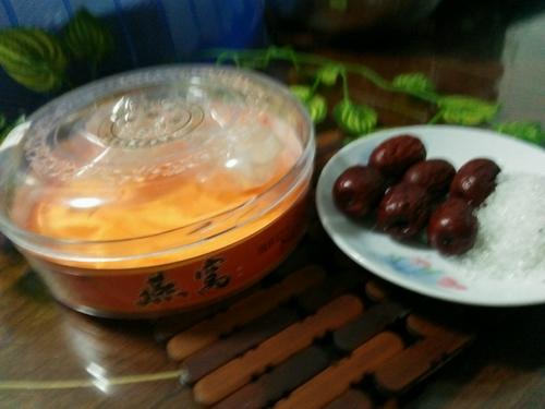 冰糖红枣炖燕窝的做法