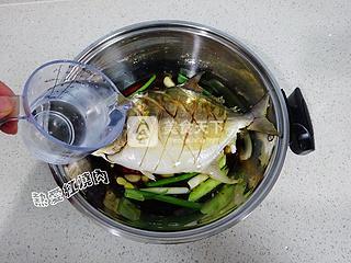 蒜烧金鲳鱼的做法步骤：11